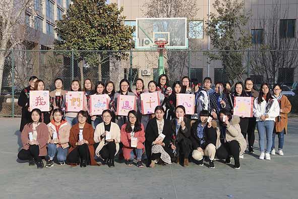 集團舉行“我們永遠十八歲”三八節闖關活動
